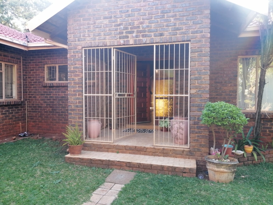 4 Bedroom Property for Sale in Geelhoutpark North West